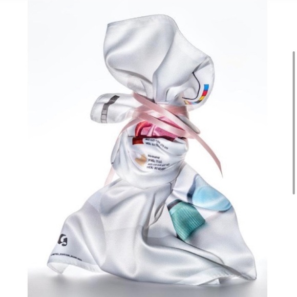 Limited Edition GLOSSIER The Balm Dotcom Scarf - Picture 4 of 4